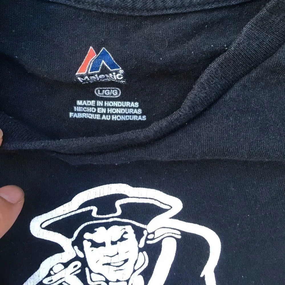 Vintage Patriots Black Tshirt  - Picture 3 of 3